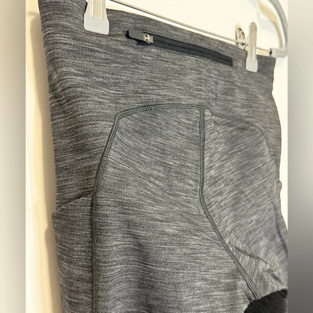 Lululemon Speed Up Tight in Heathered Black - Size 4